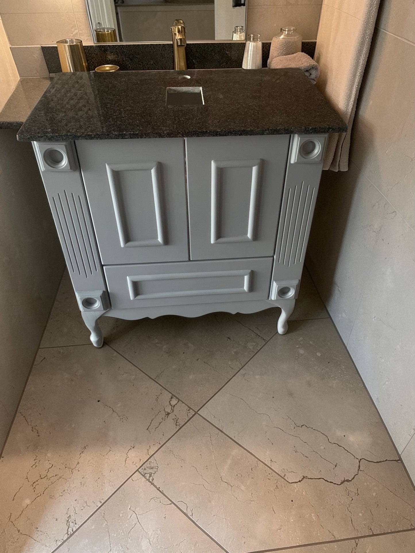 Single vanity w/ Quartz Top.