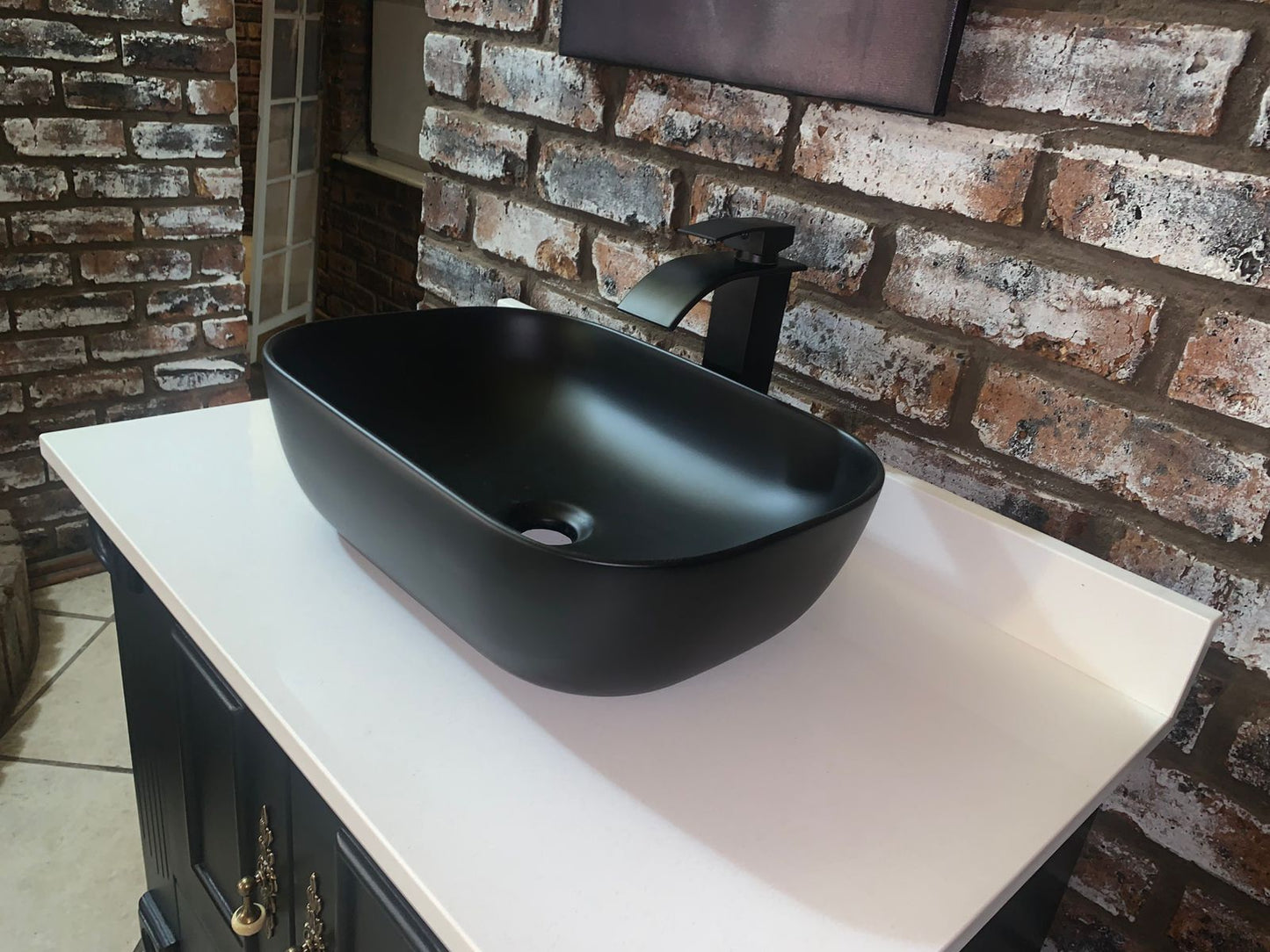The Black Oval Basin — Modern Elegance, Perfectly Paired with Every Unit