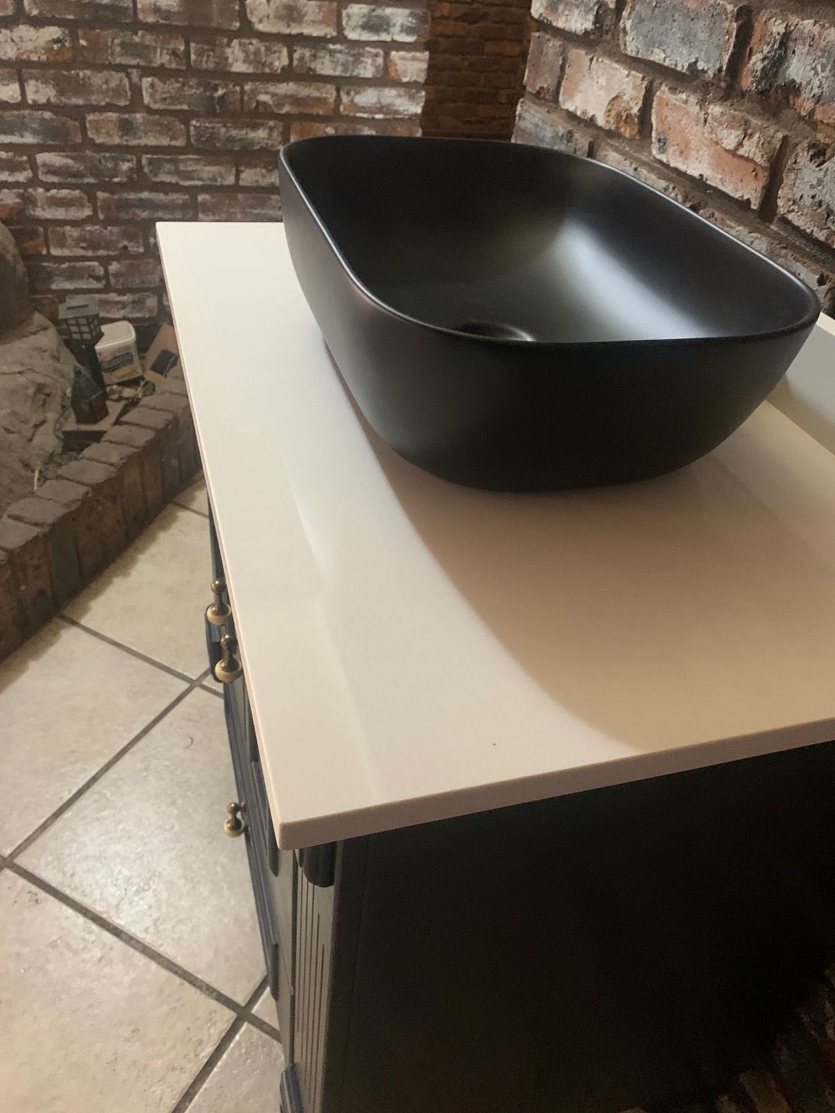 The Black Oval Basin — Modern Elegance, Perfectly Paired with Every Unit