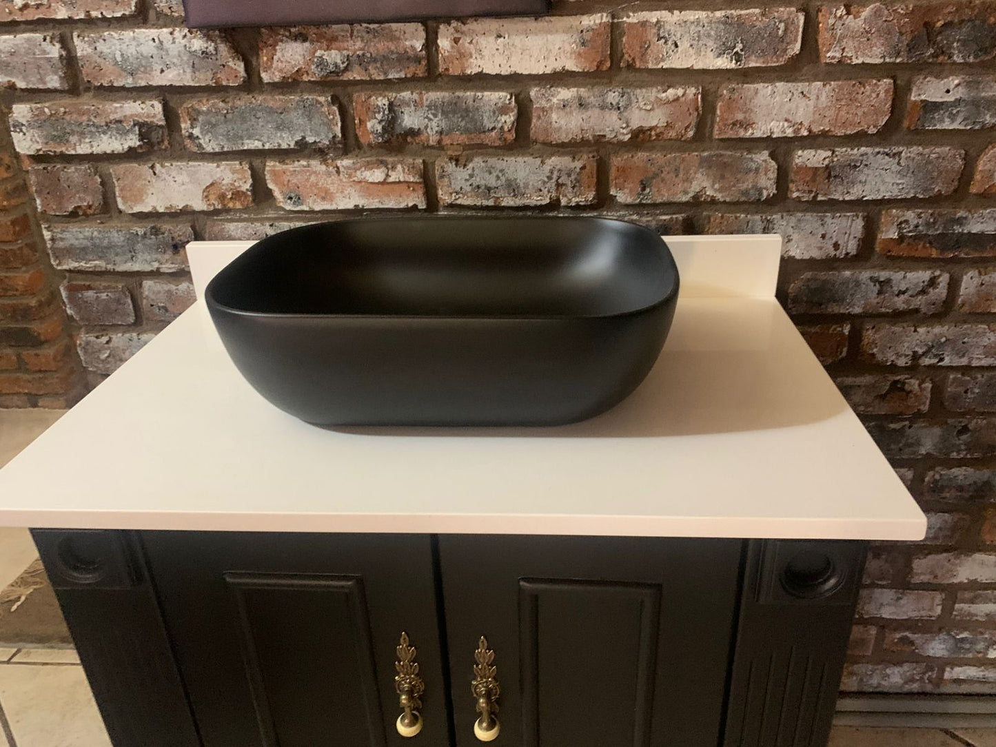The Black Oval Basin — Modern Elegance, Perfectly Paired with Every Unit